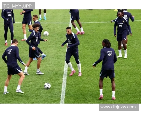 04年意大利与美国足球对决回顾：激情四溢的世界杯赛场瞬间