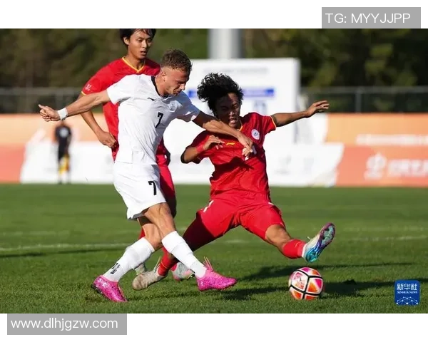 克鲁赛与智利大学的激烈对决揭示足球战术与团队合作的魅力