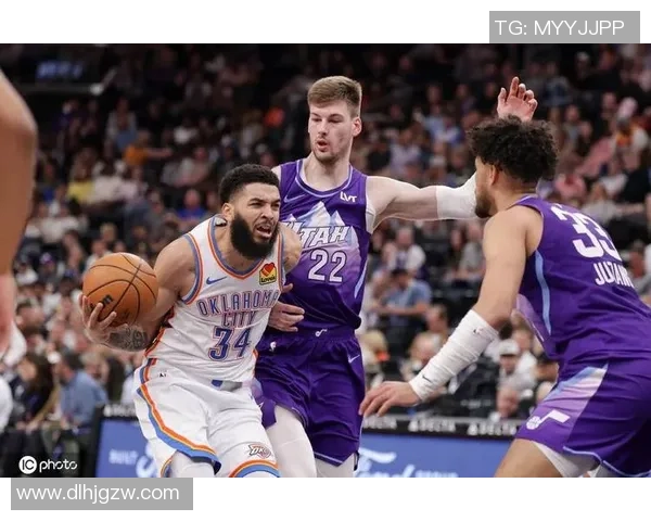 爵士与雷霆首战激烈对决球员表现与战术分析全景回顾 爵士与雷霆首战激烈对决球员表现与战术分析全景回顾