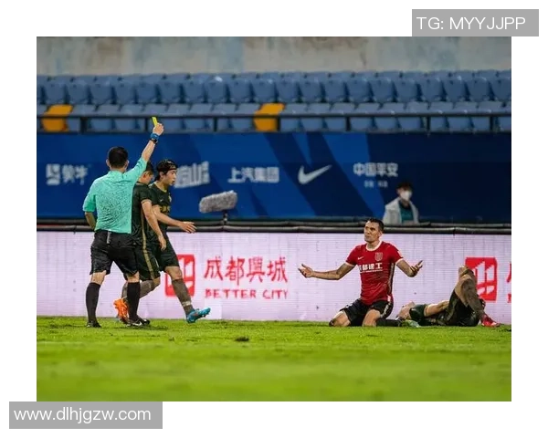 成都足球队实力飙升创造历史新高排名引发关注与期待MBA 成都足球队实力飙升创造历史新高排名引发关注与期待MBA