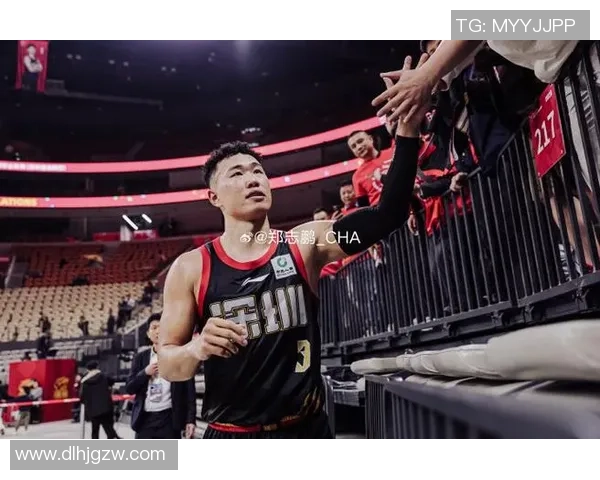 贺希宁：从篮球新星到职业生涯的璀璨之路探索与成长的故事