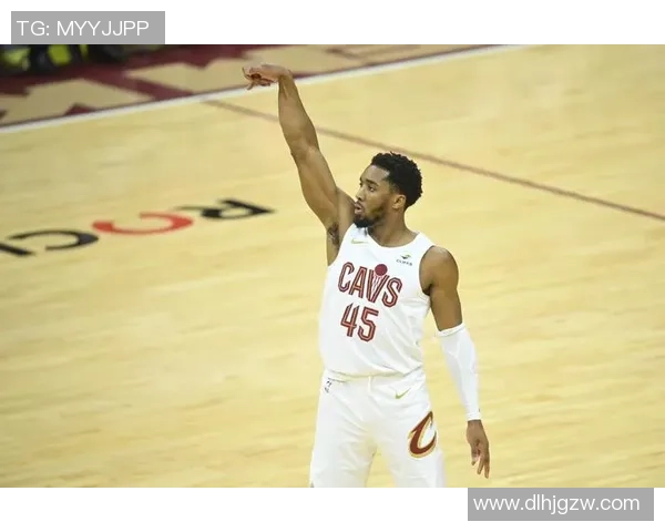 多诺万米切尔的篮球之路:从新秀到全明星的成长历程与挑战 多诺万米切尔的篮球之路:从新秀到全明星的成长历程与挑战